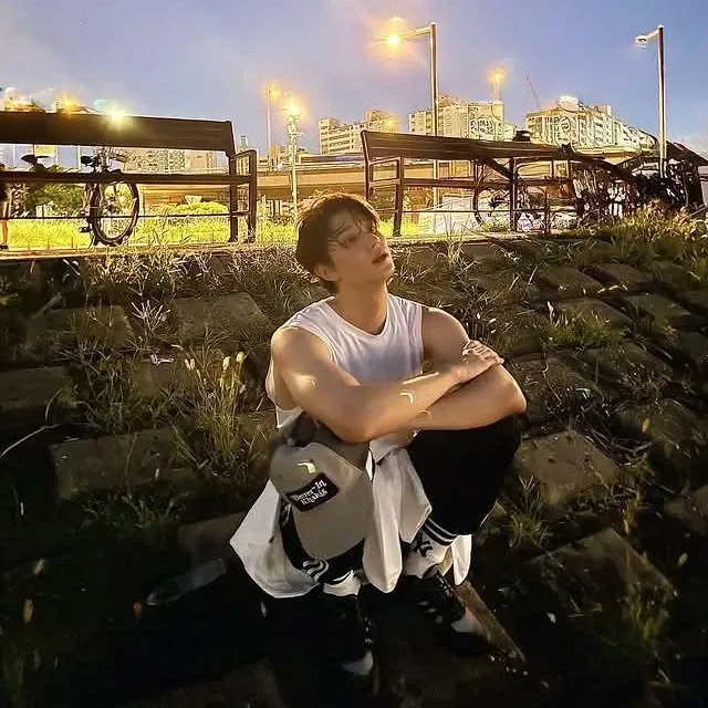 A moment captured by a fan of Kim Jaewon