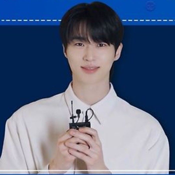 边佑锡的最新照片