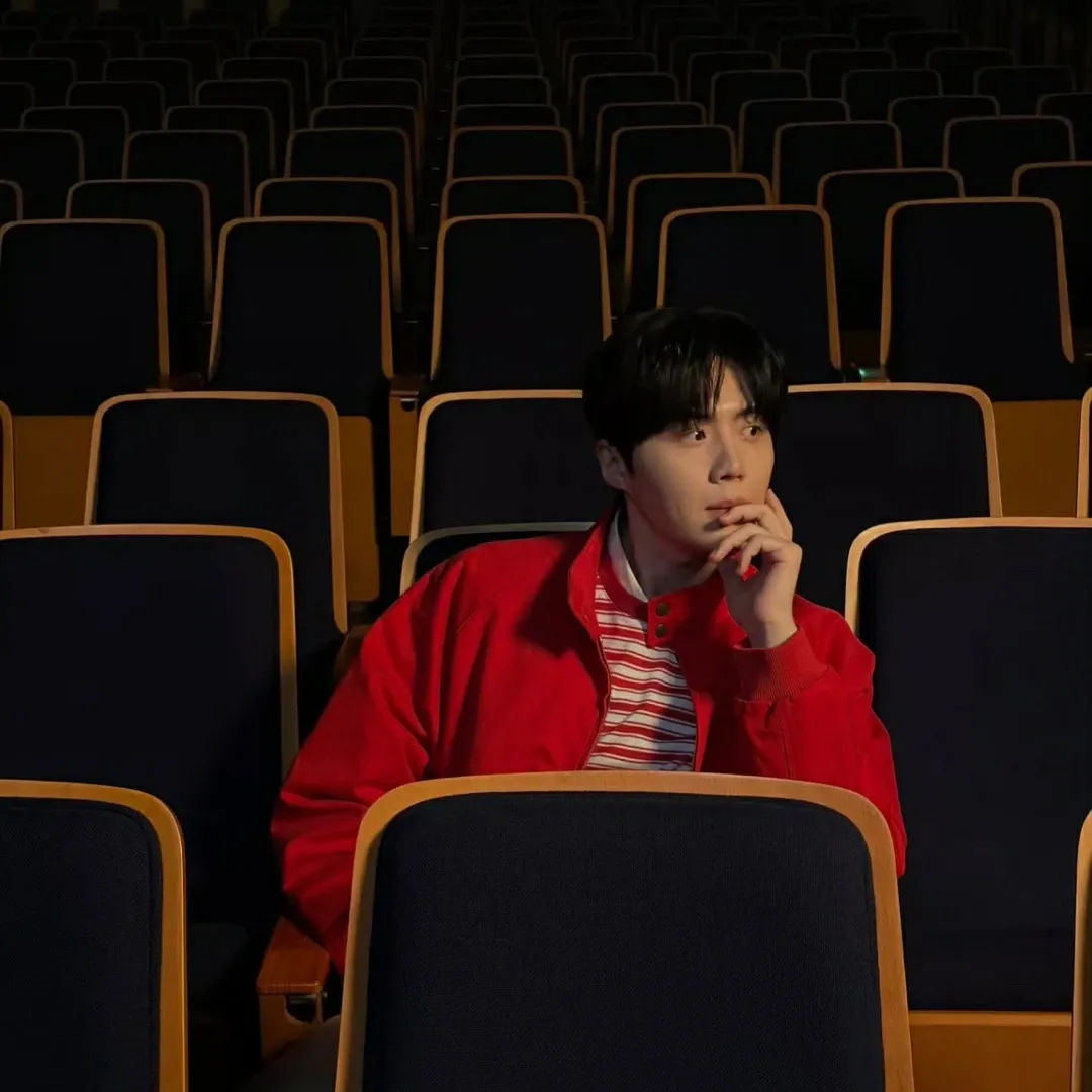 Behind-the-scenes cut of Kim Seonho