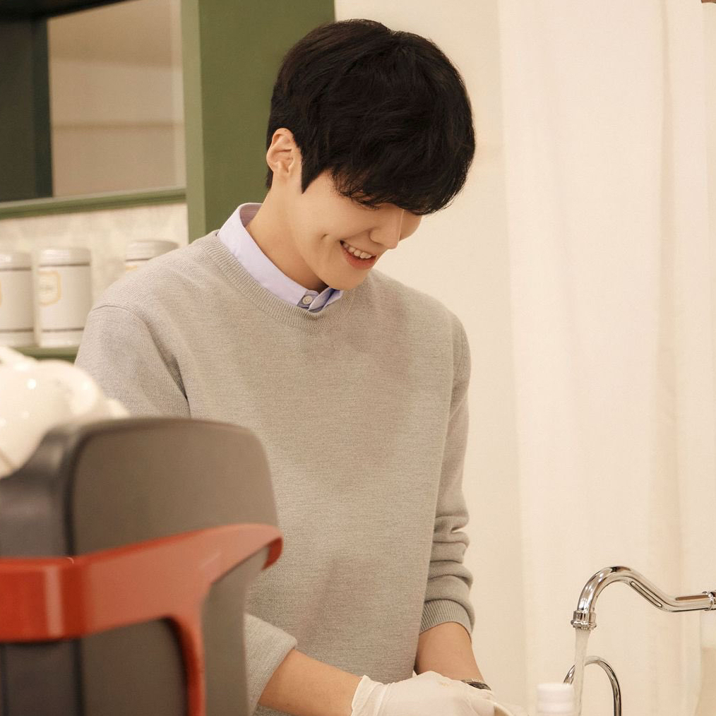 Behind-the-scenes cut of Kim Seonho