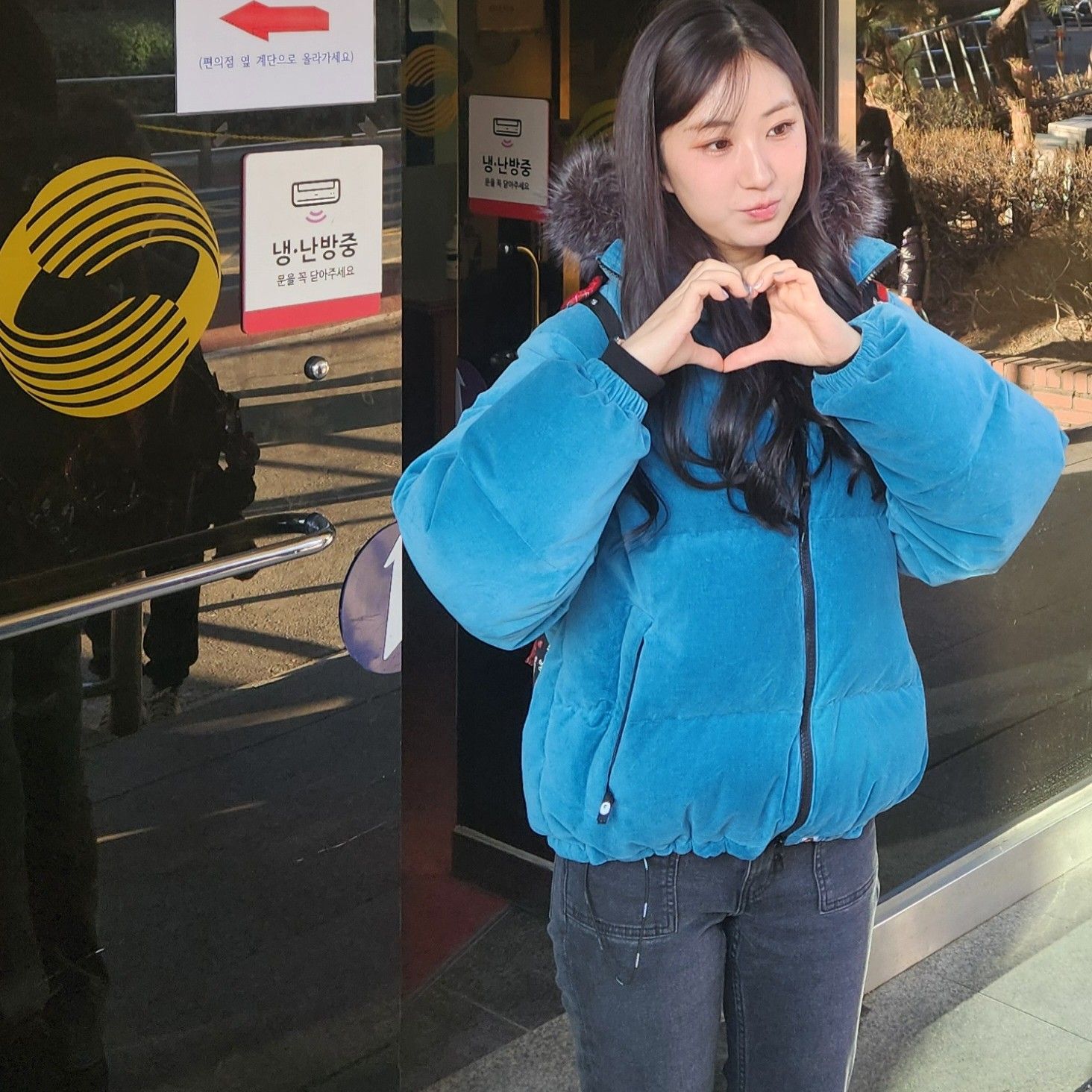 Momen yang diabadikan oleh penggemar Jeon Yujin