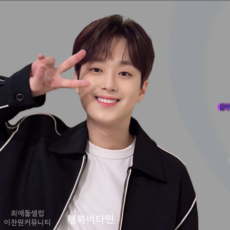 粉丝拍下的李灿元瞬间