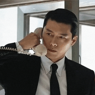 Momen yang diabadikan oleh penggemar Hyun Bin