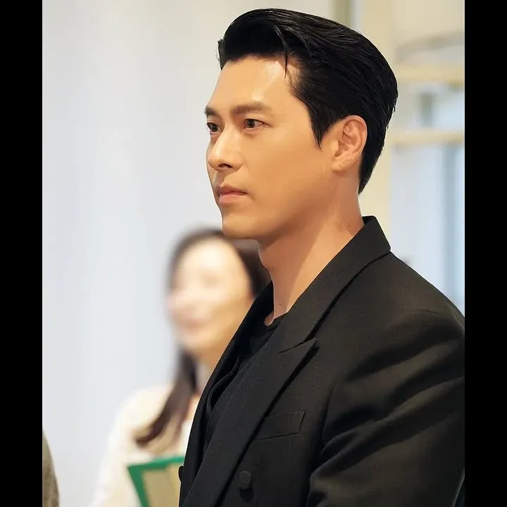 A moment captured by a fan of Hyun Bin