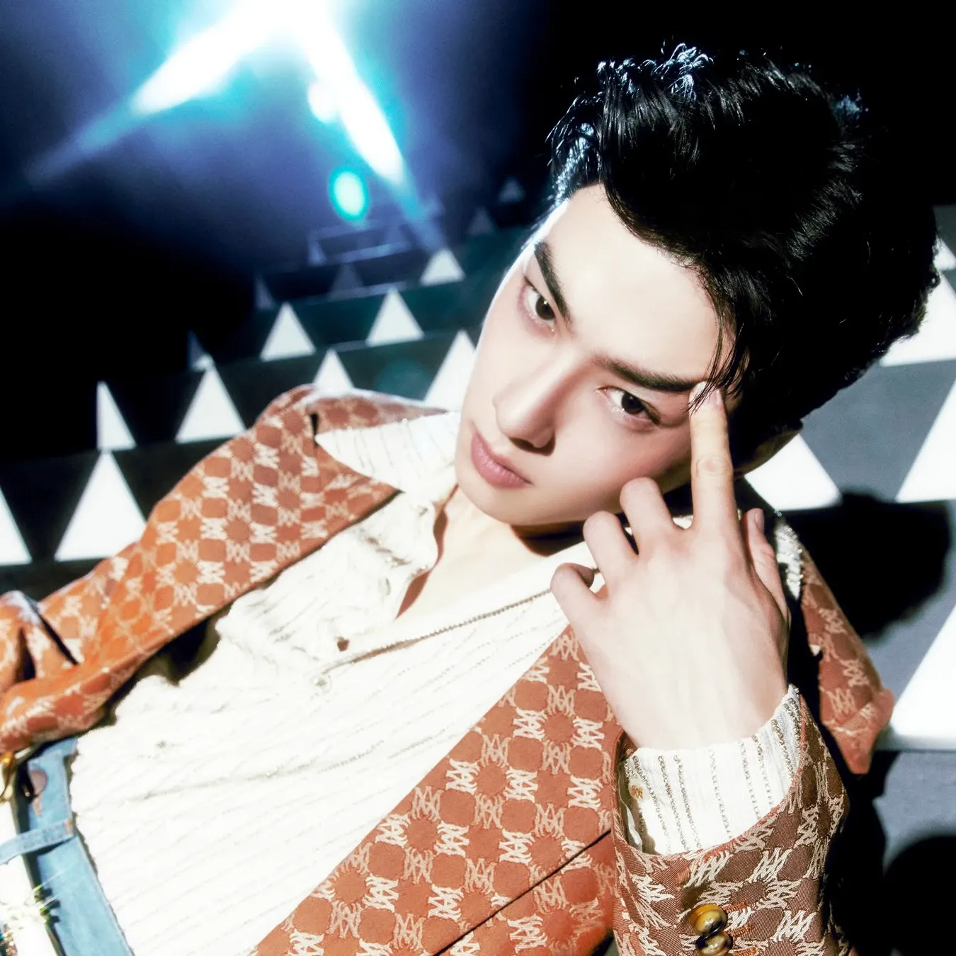 Behind-the-scenes cut of Cha Eunwoo