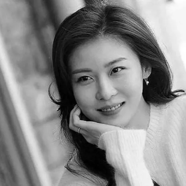Behind-the-scenes cut of Ha Jiwon