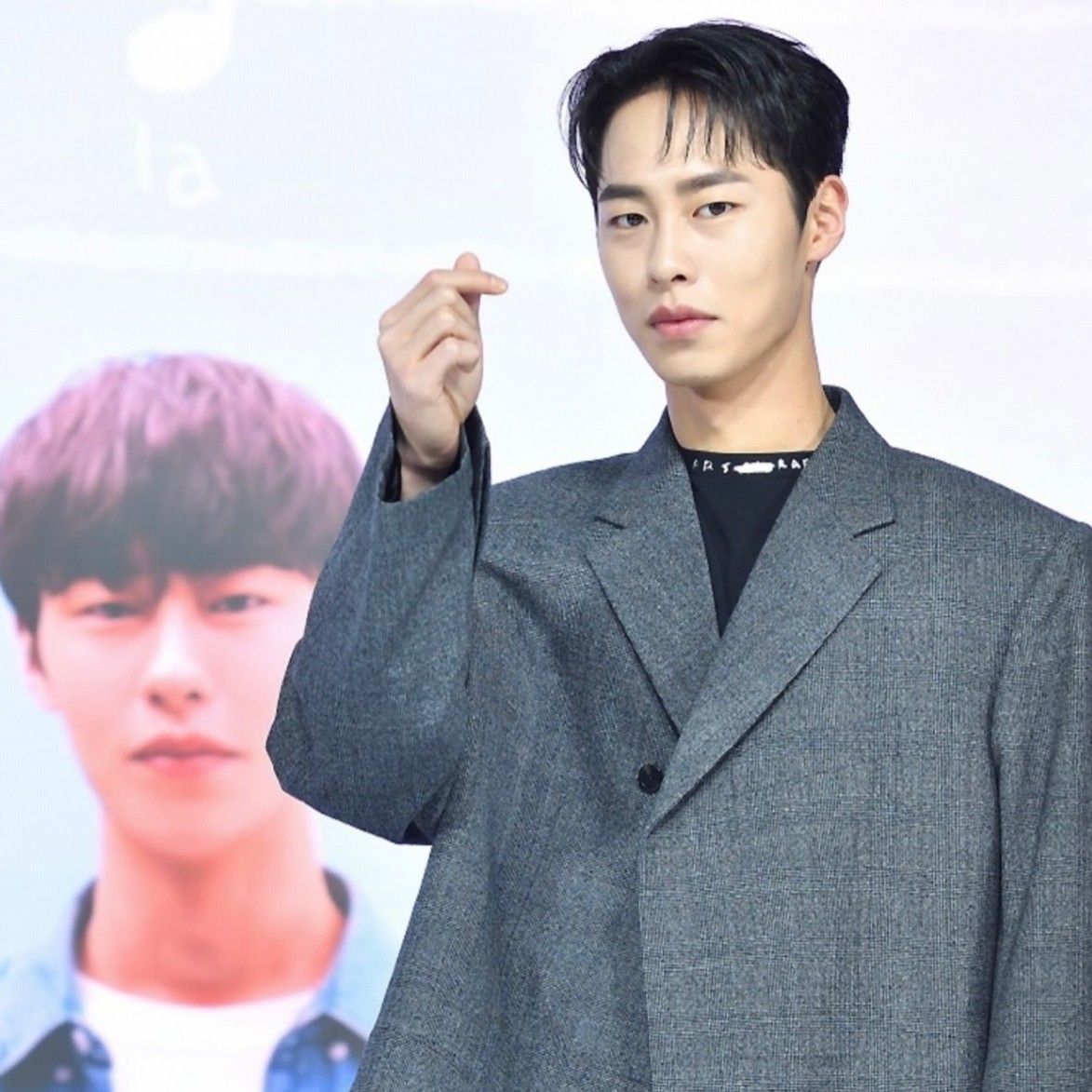 Behind-the-scenes cut of Lee Jaewook