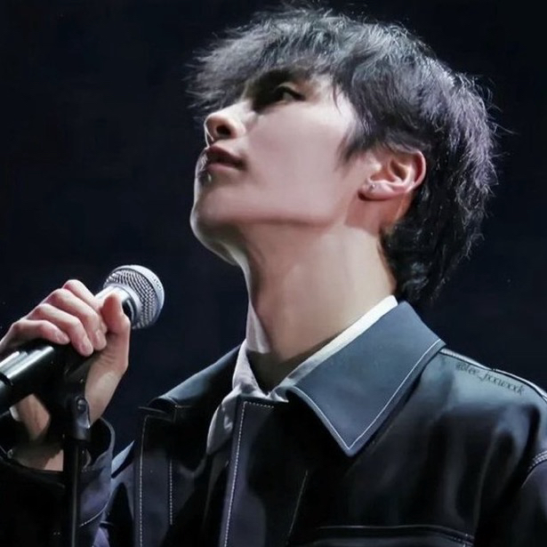 A moment captured by a fan of Lee Jaewook