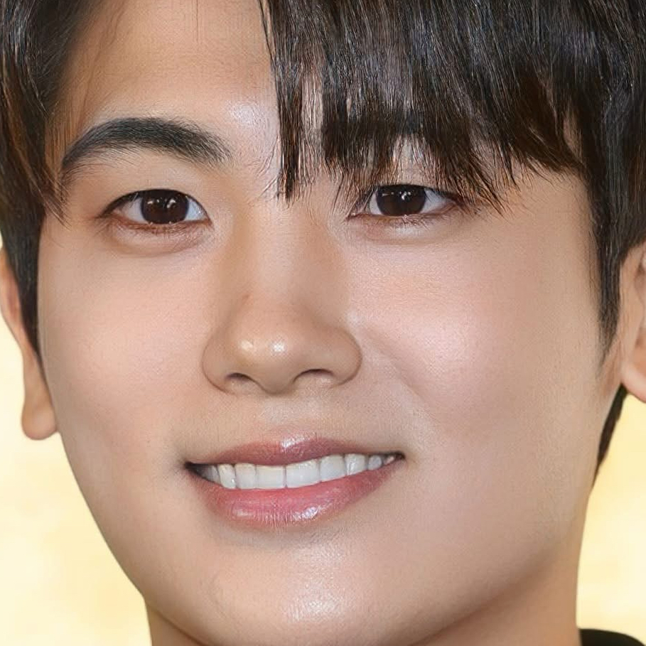 Behind-the-scenes cut of Park Hyungsik
