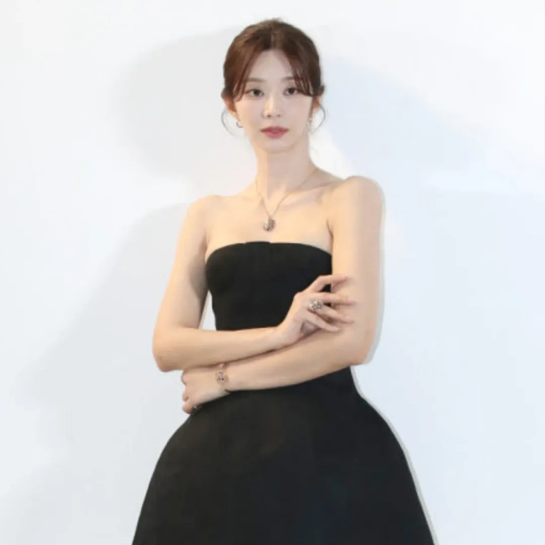 Behind-the-scenes cut of Lee Joobeen