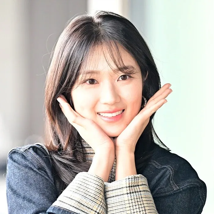 Behind-the-scenes cut of Kim Hyeyoon