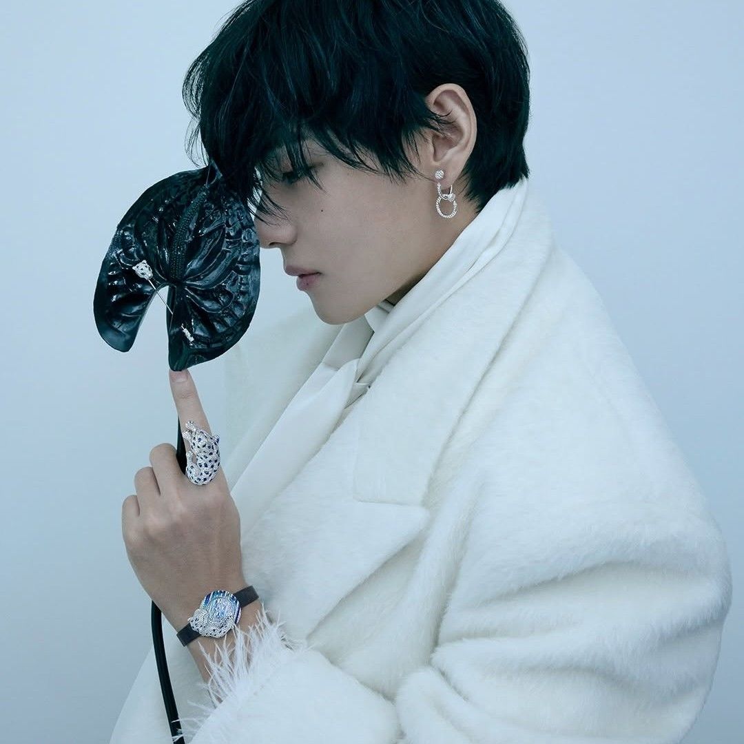 Recent activity shot of Kim Taehyung (V)