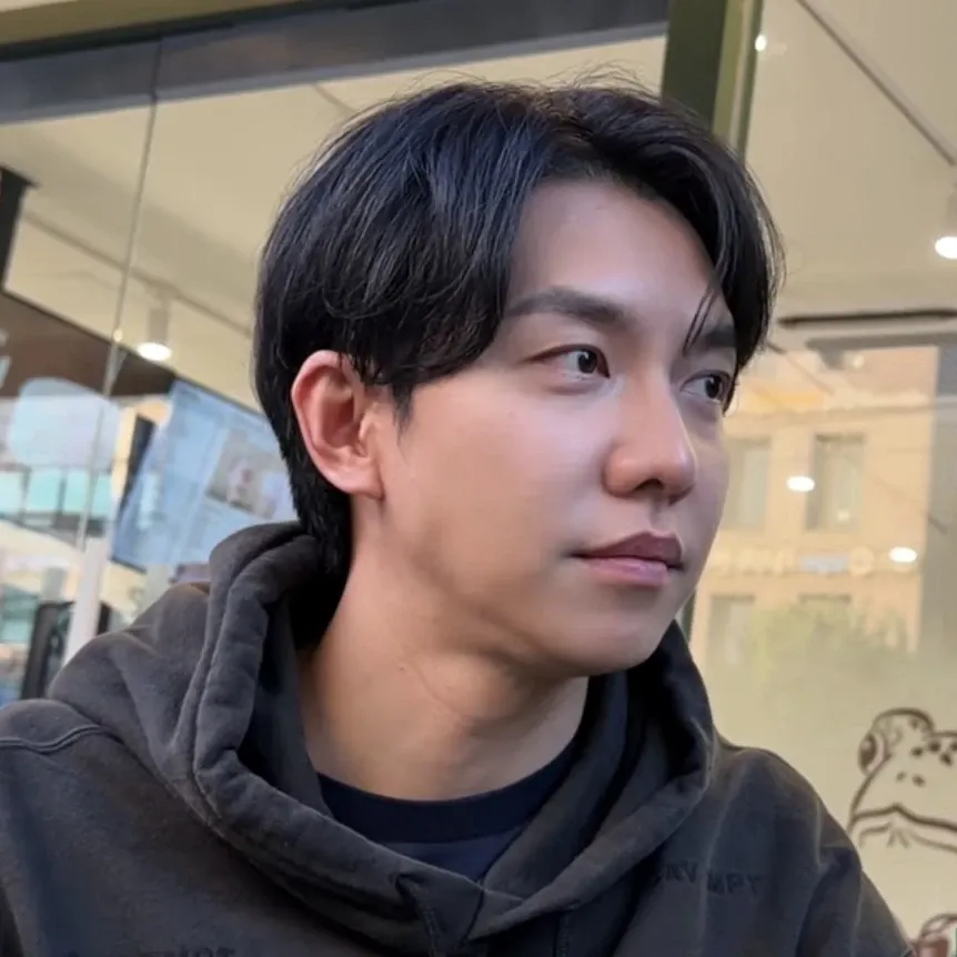 粉丝拍下的李升基瞬间