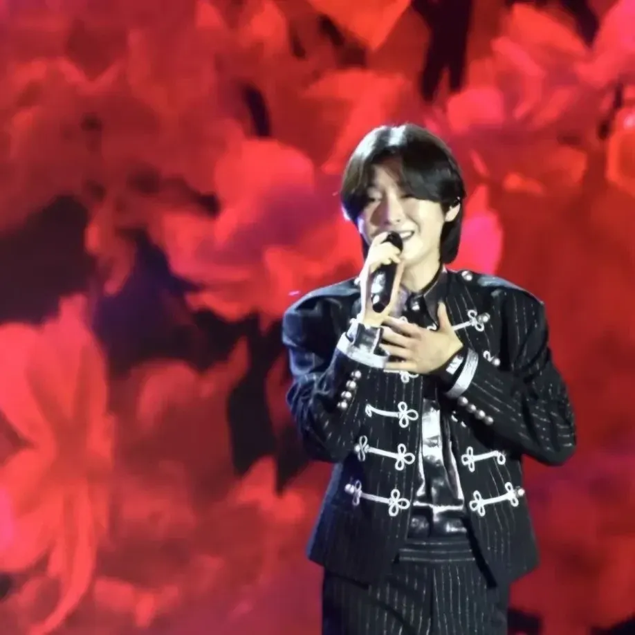 Behind-the-scenes cut of Kim Yongbin