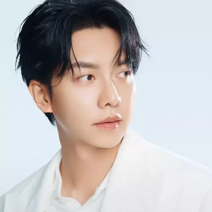 Latest photo of Lee Seunggi