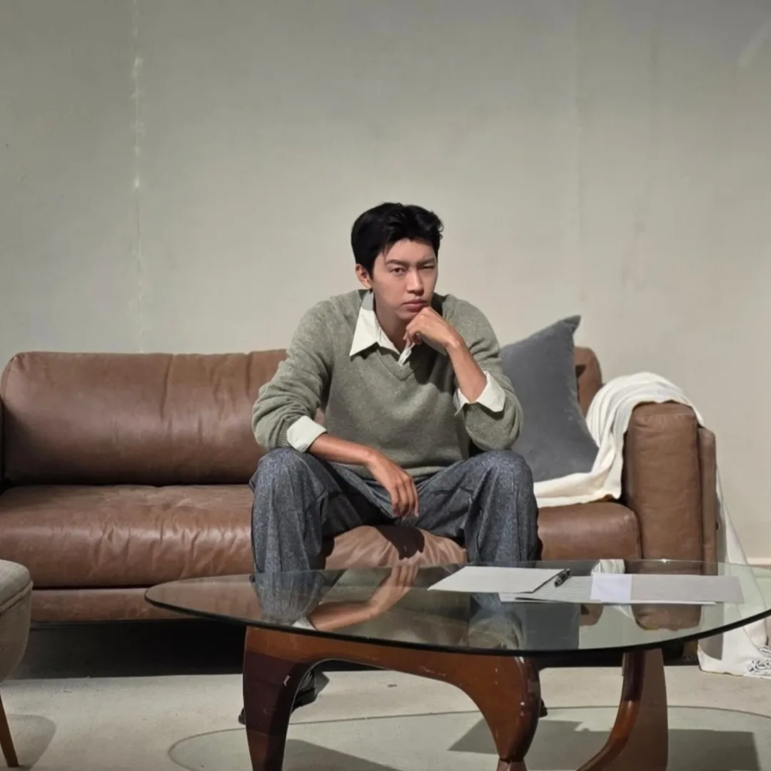Behind-the-scenes cut of Lim Youngwoong