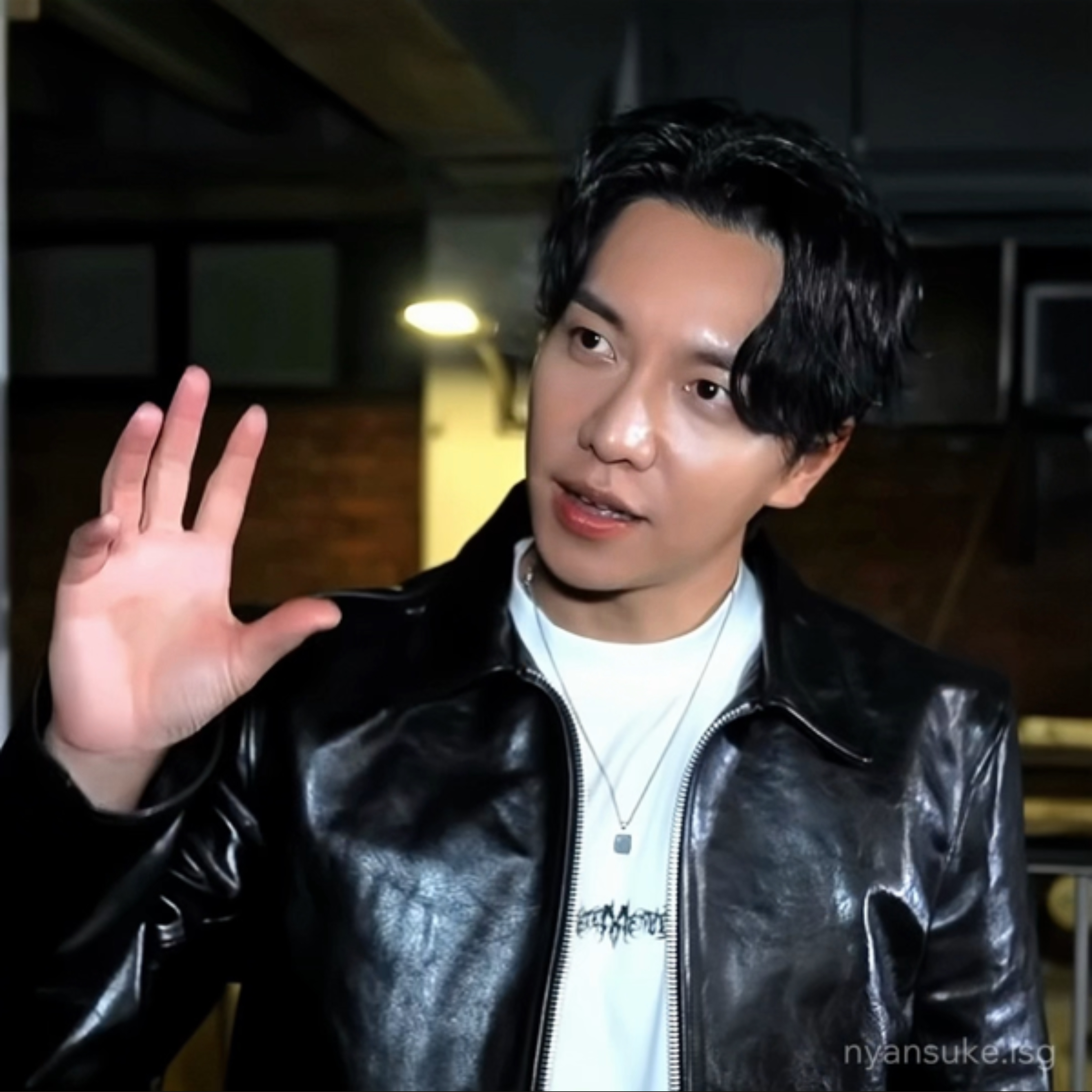 Behind-the-scenes cut of Lee Seunggi