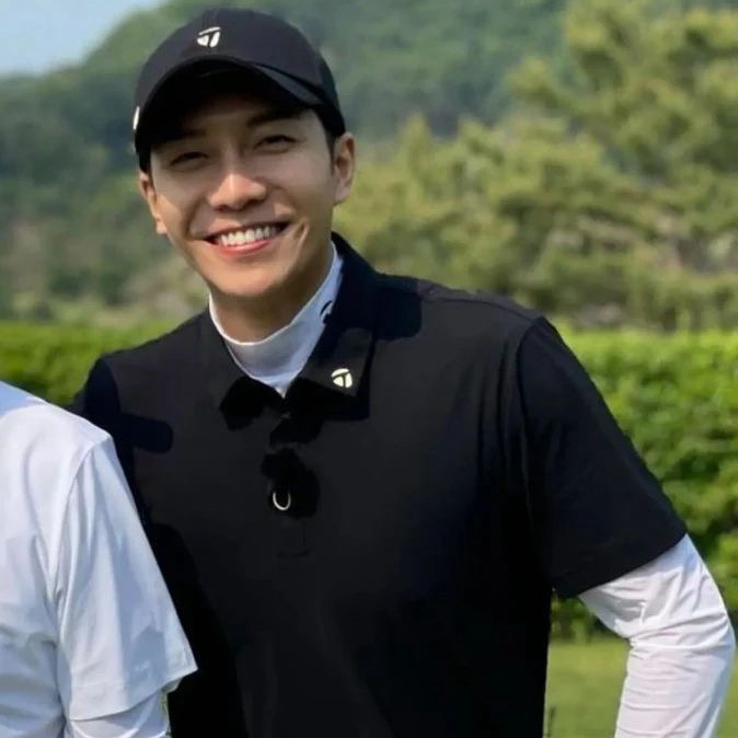 Foto terbaru dari Lee Seunggi