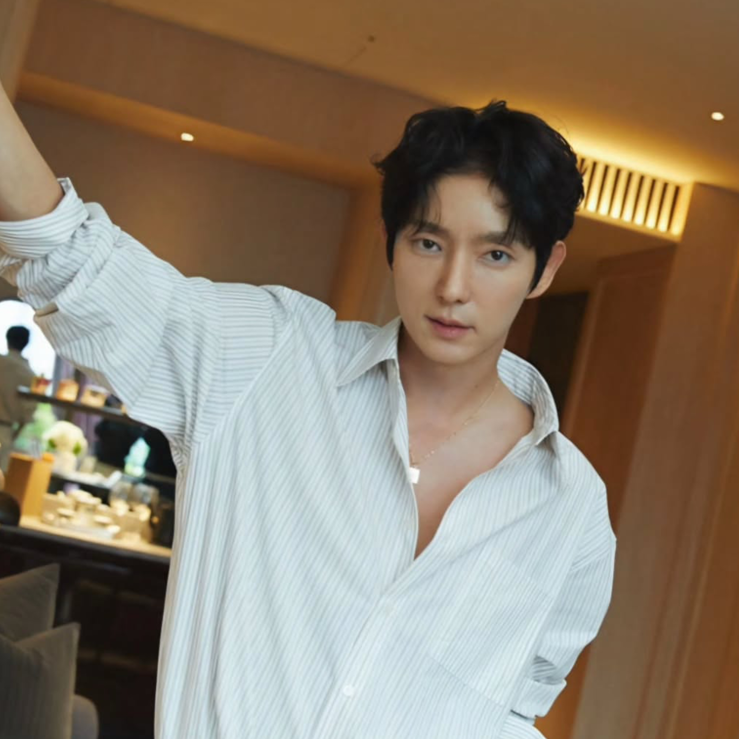 Behind-the-scenes cut of Lee Joongi