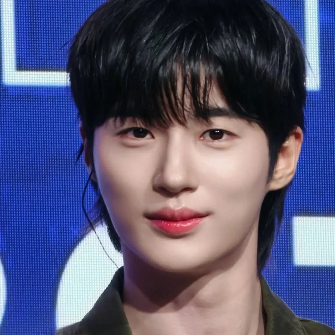 Recent activity shot of Byeon Wooseok