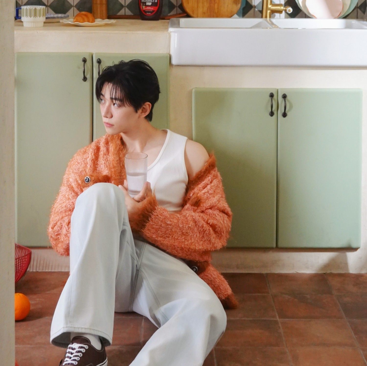 Behind-the-scenes cut of Lee Junho