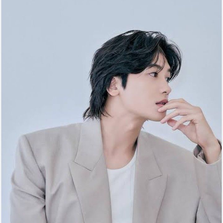 A moment captured by a fan of Park Hyungsik