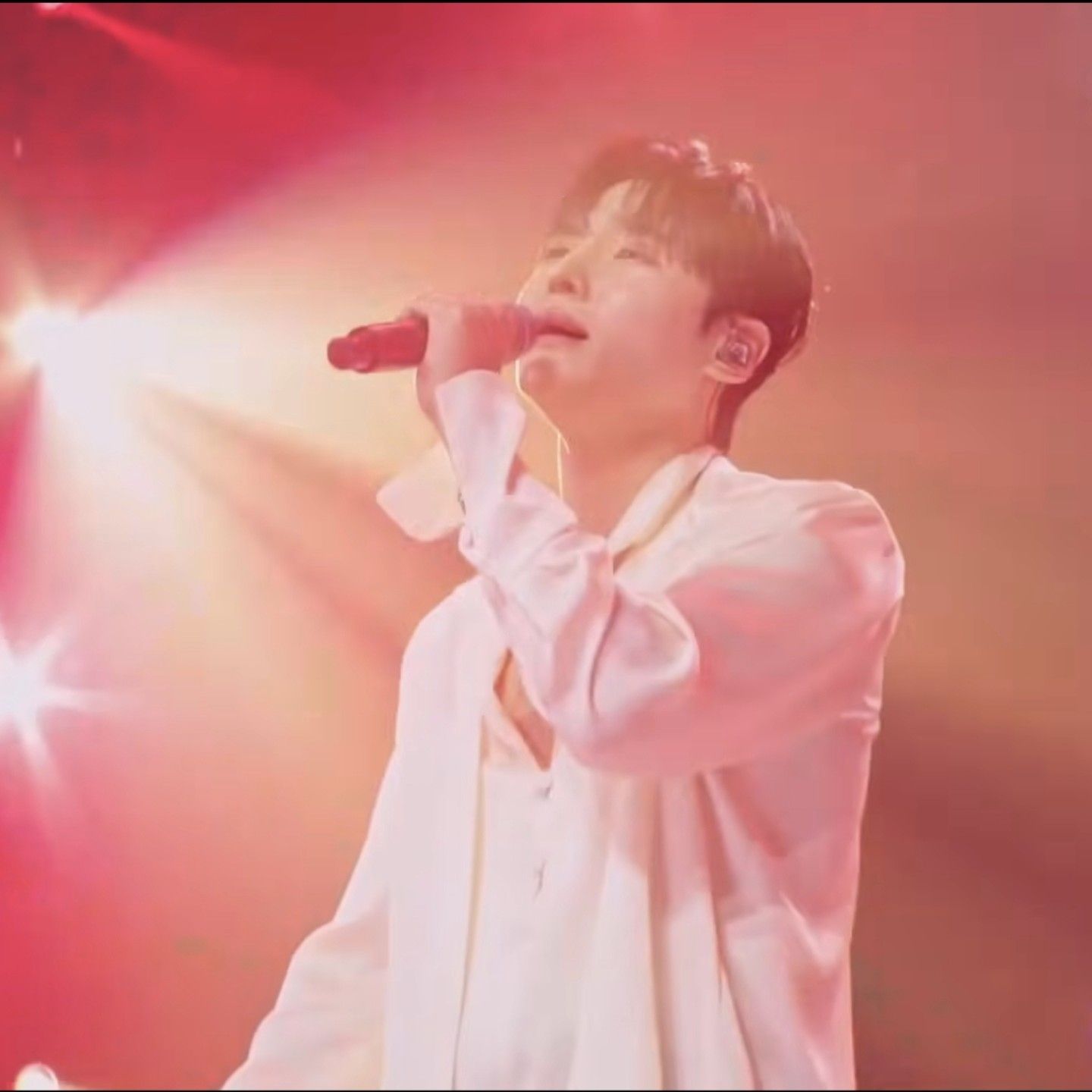 Behind-the-scenes cut of Seong Ri