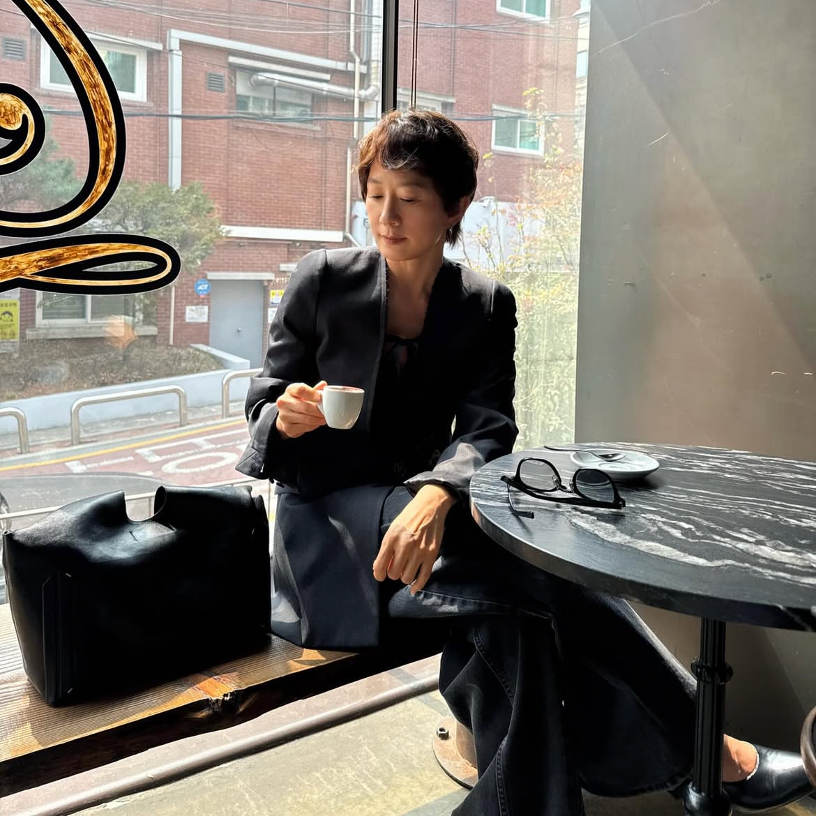 Behind-the-scenes cut of Kim Heeae