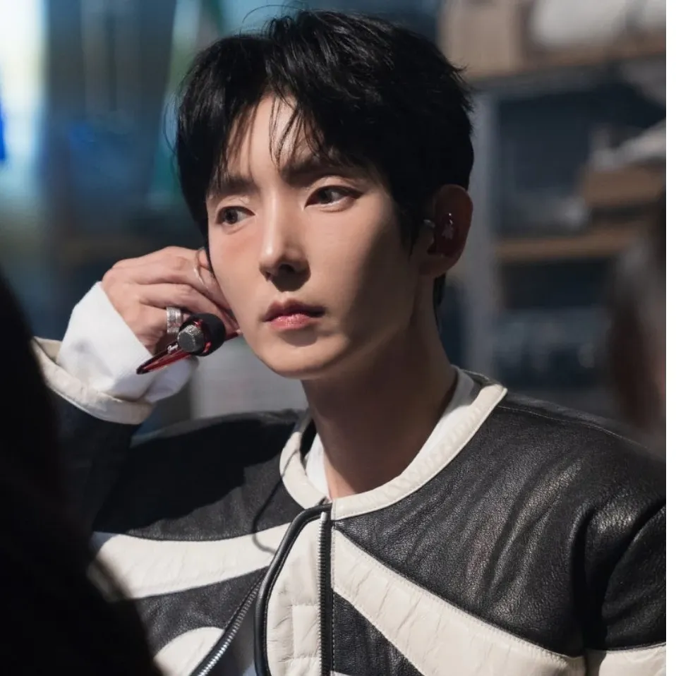 A moment captured by a fan of Lee Joongi