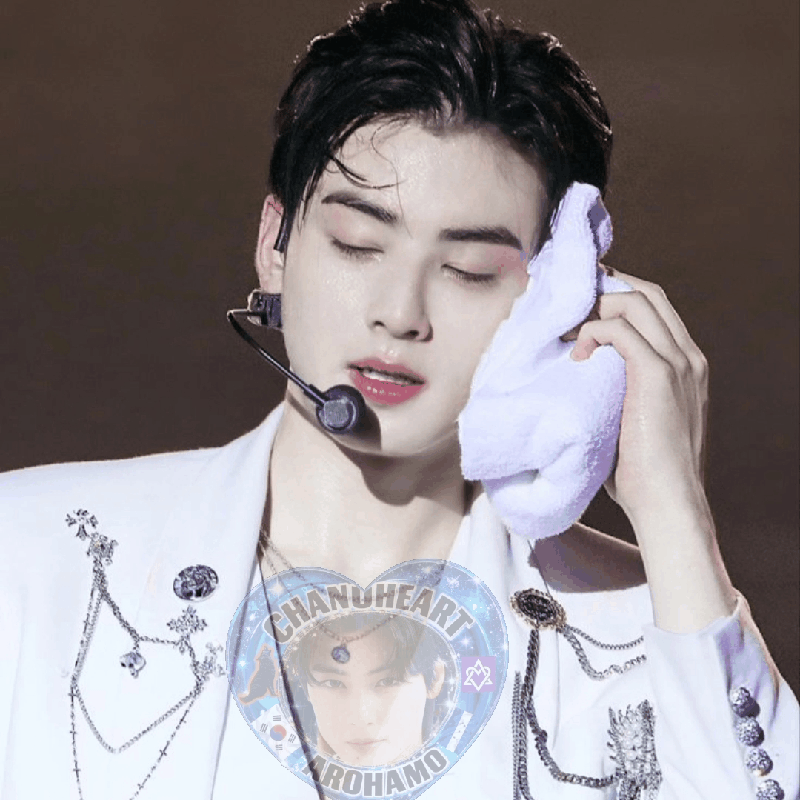 A moment captured by a fan of Cha Eunwoo