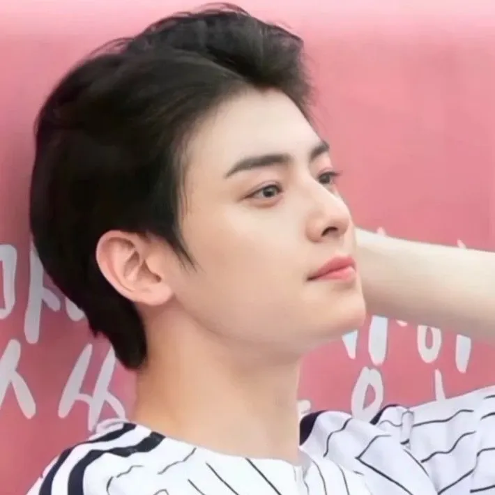 Latest photo of Cha Eunwoo