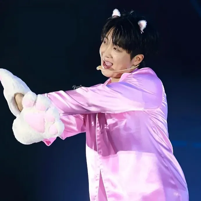 Behind-the-scenes cut of Hwang Yunsung