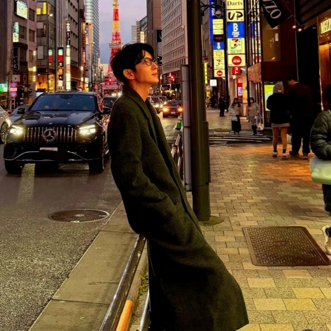 Behind-the-scenes cut of Lee Joongi