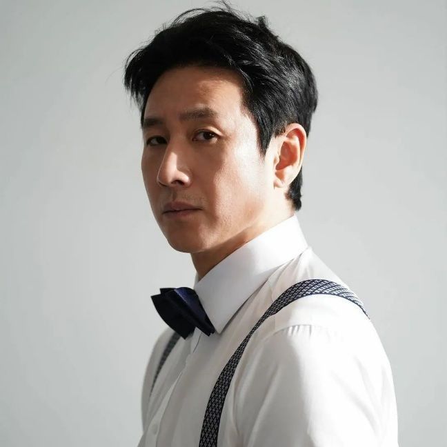 Recent activity shot of Lee Sunkyun