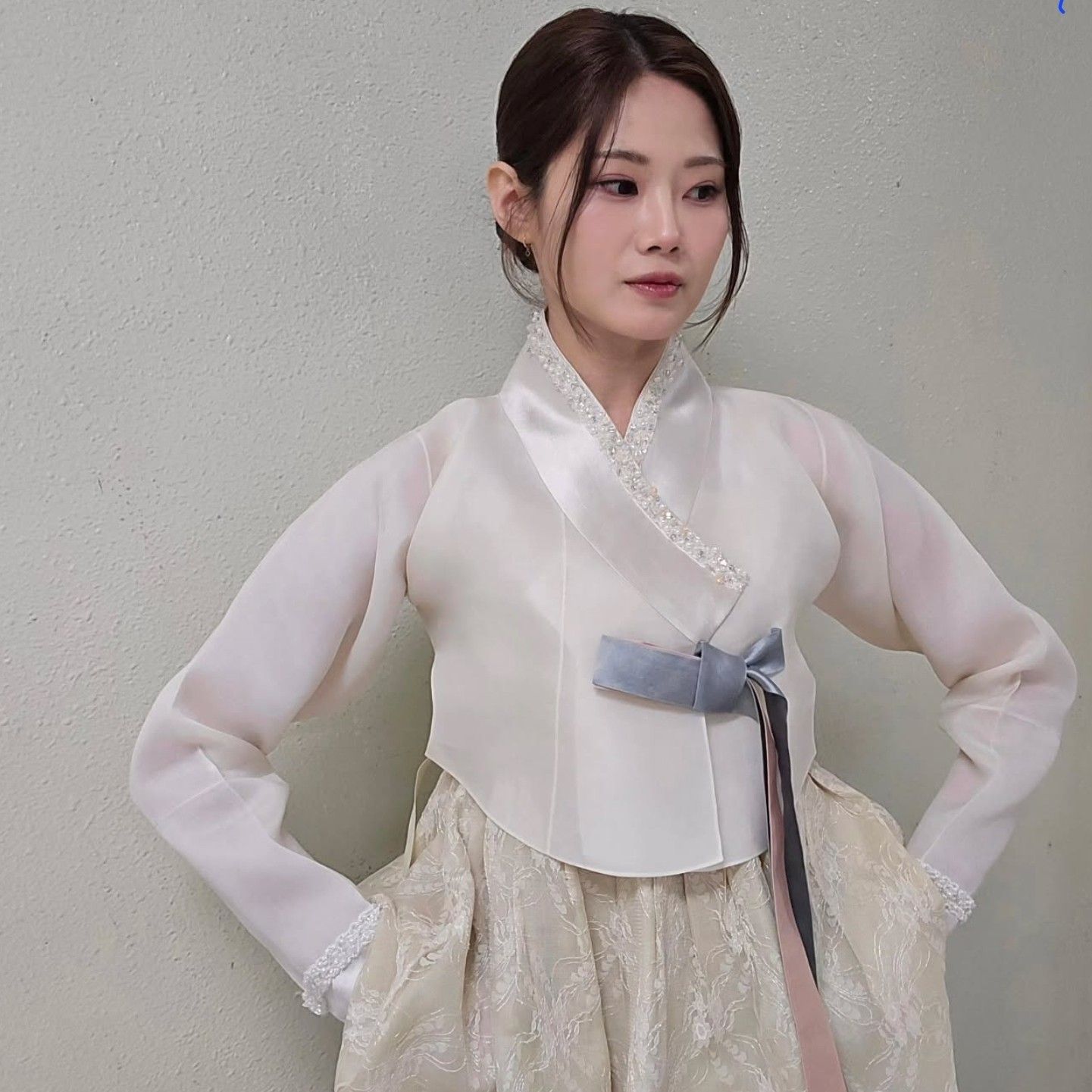 Behind-the-scenes cut of Bae Ahyeon