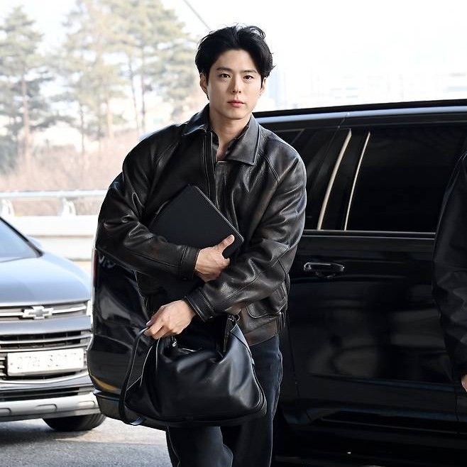 A moment captured by a fan of Park Bogum