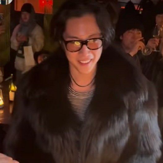 A moment captured by a fan of Lee Jongwon