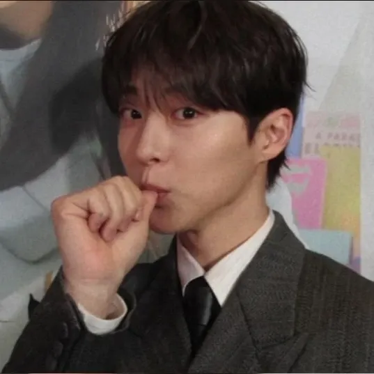 A moment captured by a fan of Bae Inhyuk