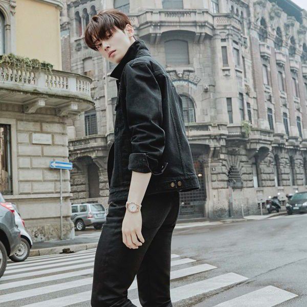 Behind-the-scenes cut of Cha Eunwoo