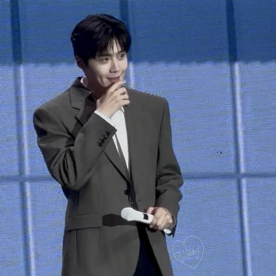 A moment captured by a fan of Kim Seonho