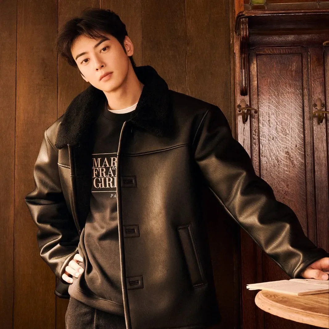A moment captured by a fan of Cha Eunwoo