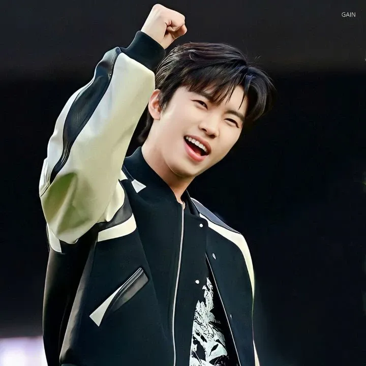 Behind-the-scenes cut of Lim Youngwoong