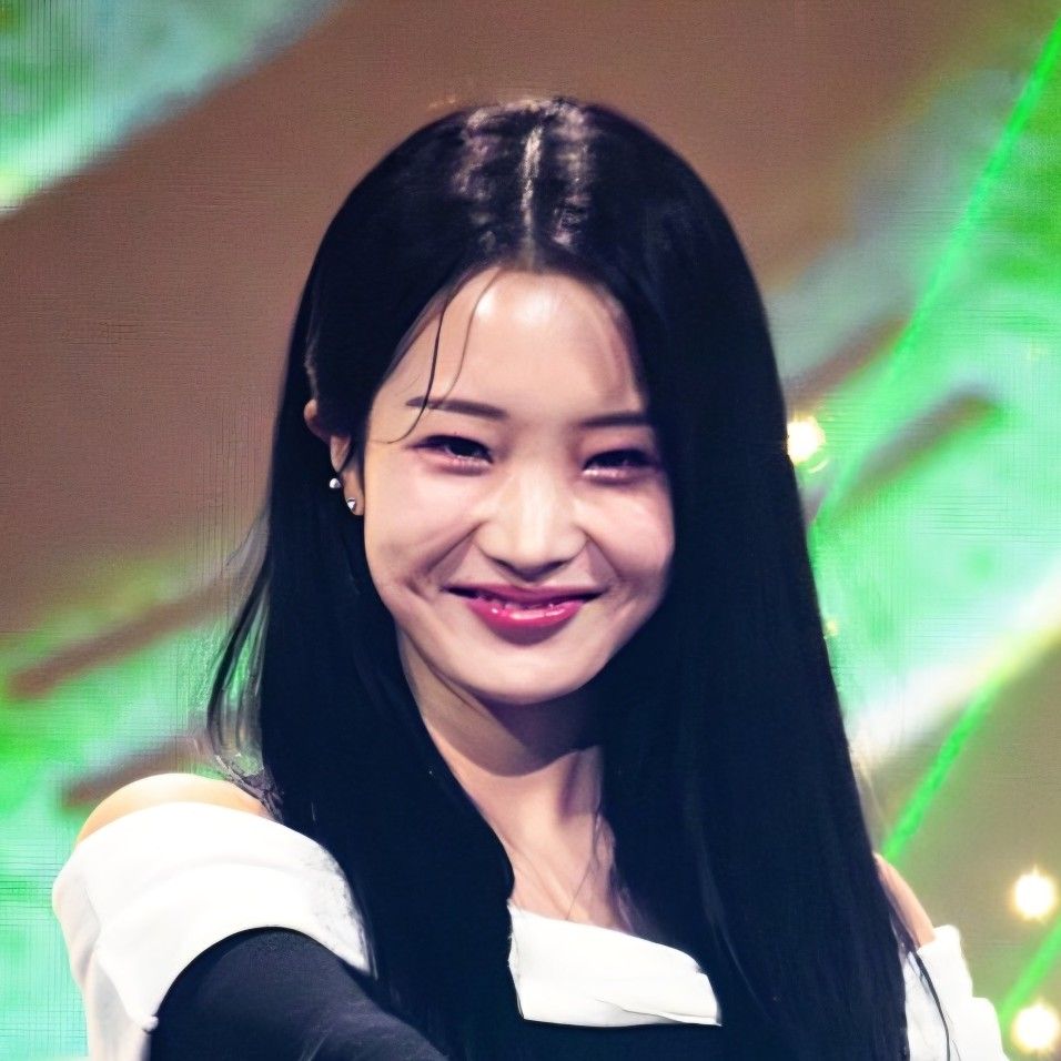 Recent activity shot of Kim Soyeon (2004)