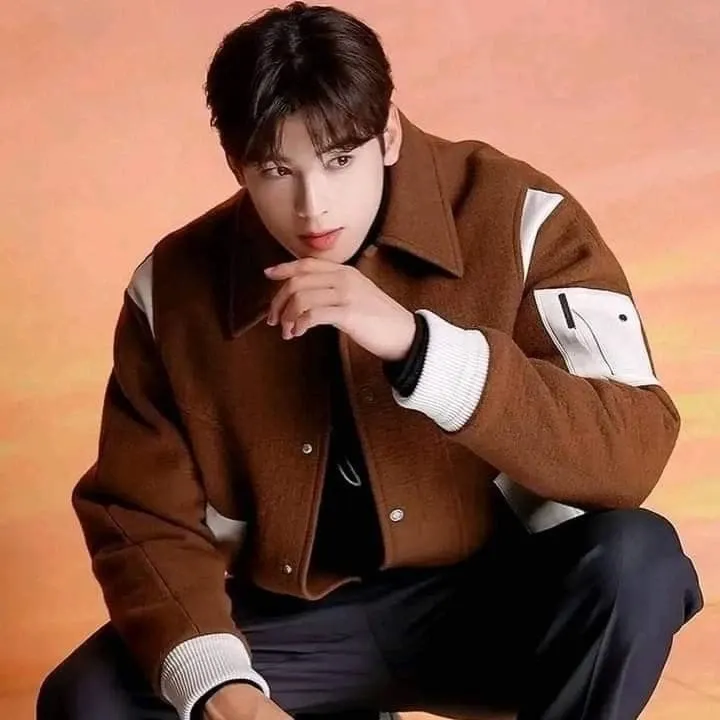 Latest photo of Cha Eunwoo