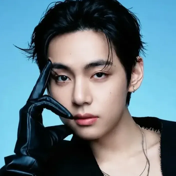 Recent activity shot of Kim Taehyung (V)