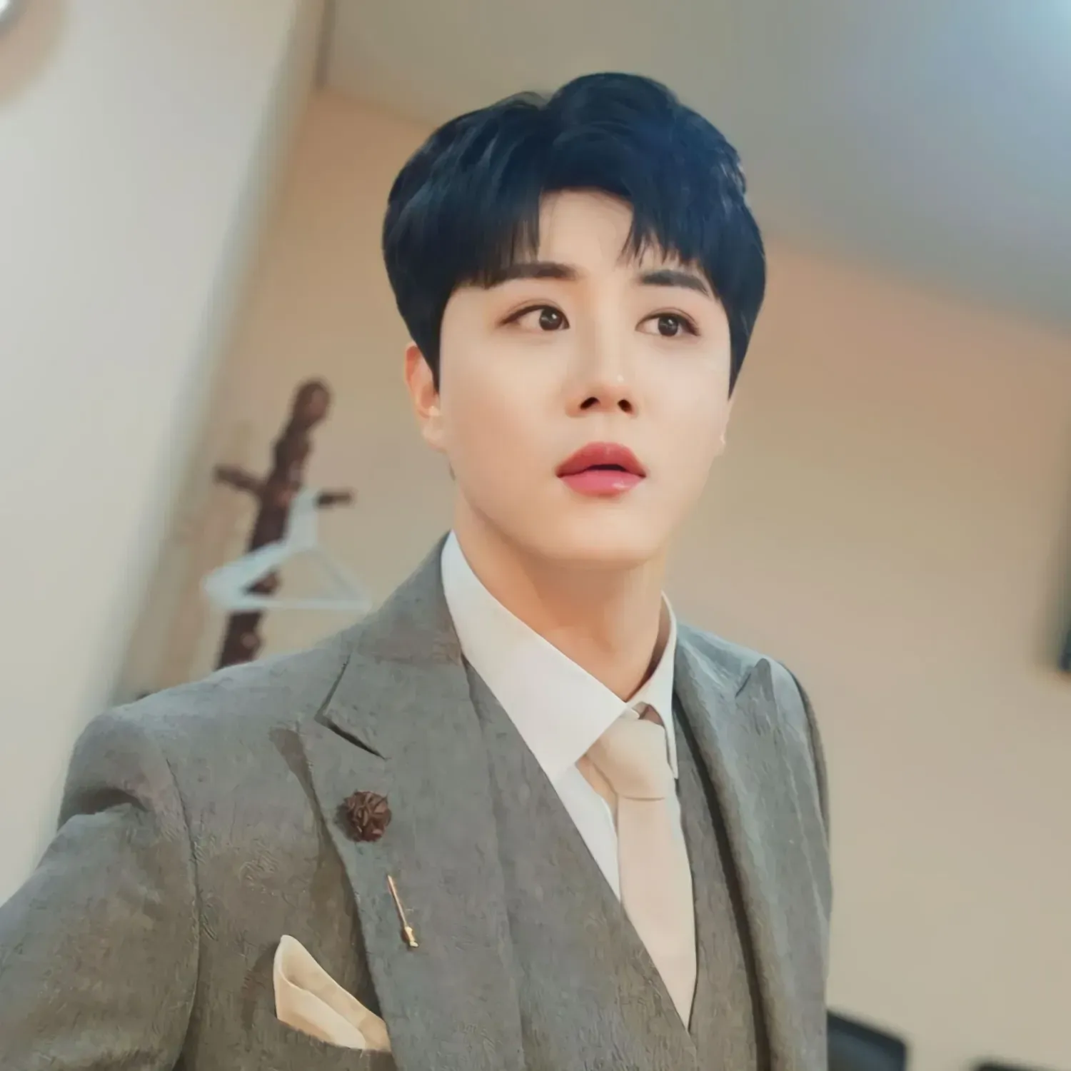 Behind-the-scenes cut of Jin Haesung