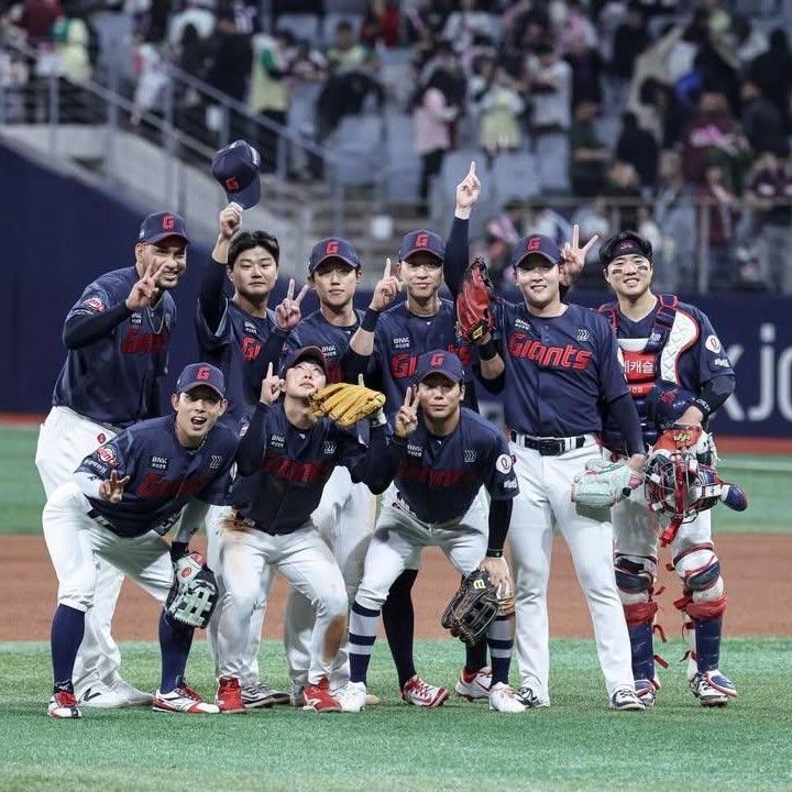 A moment captured by a fan of Yoon Donghee