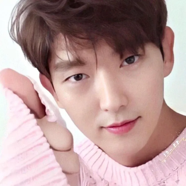 A moment captured by a fan of Lee Joongi