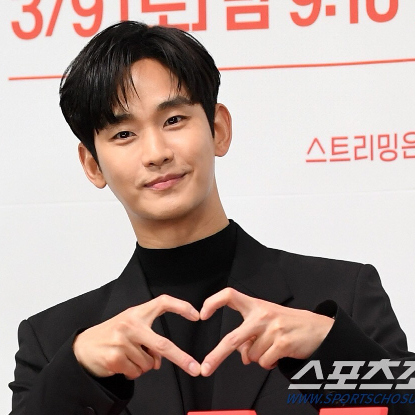 A moment captured by a fan of Kim Soohyun