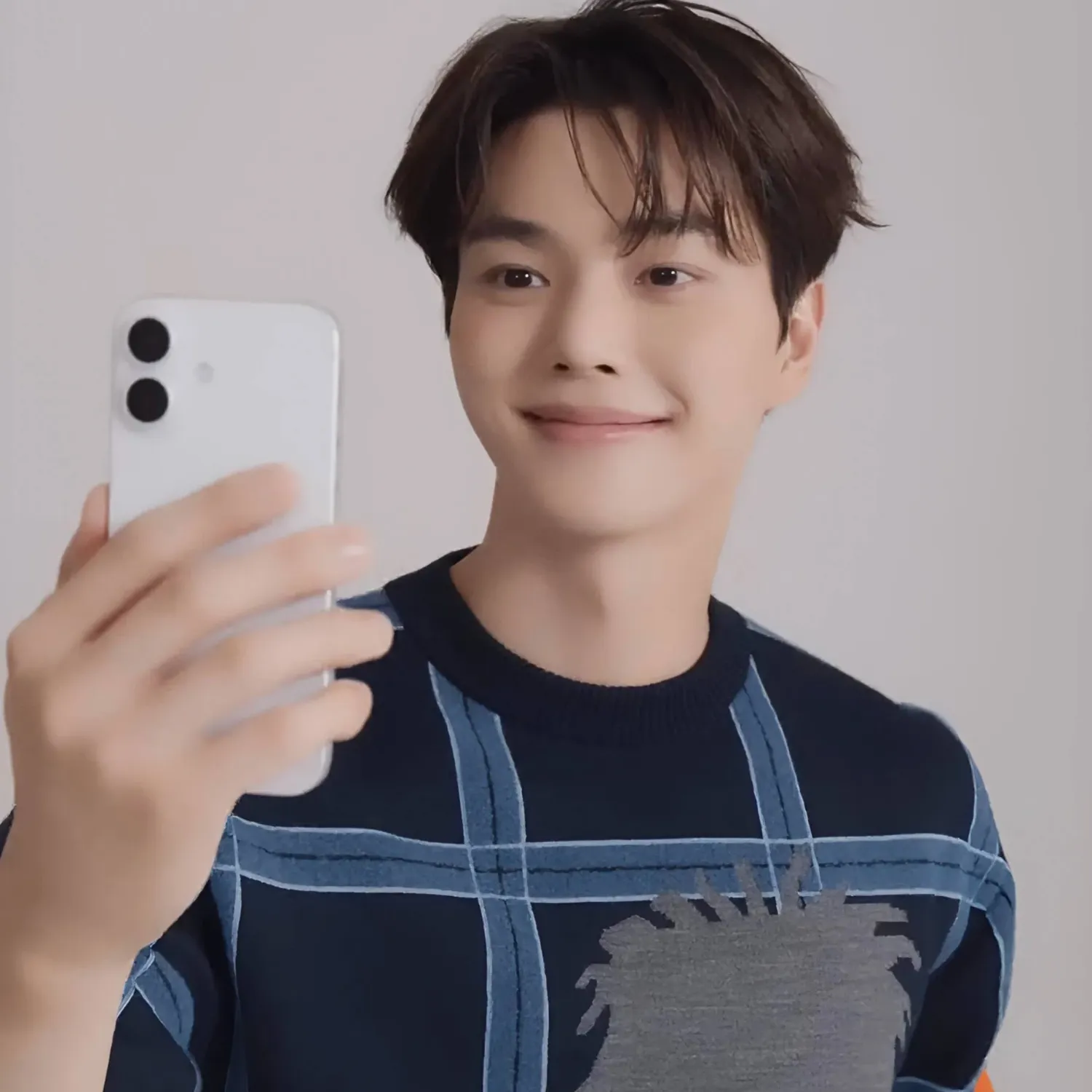 Latest photo of Song Kang